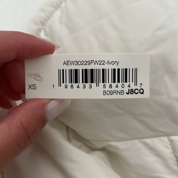 White Amazon Essentials Women’s Sherpa Puffer Jacket - Picture 5 of 5